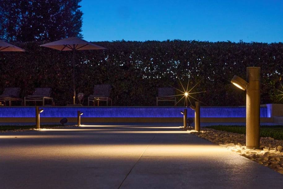 Idee illuminazione giardino per aree esterne