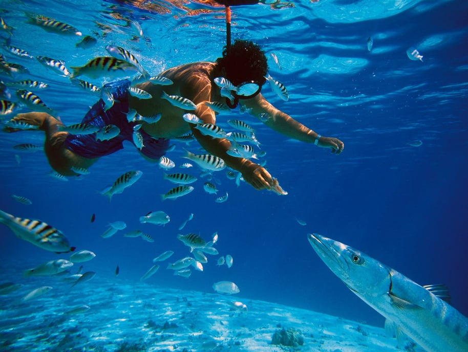 karman-TAHITI-PERSONE-AL-CENTRO