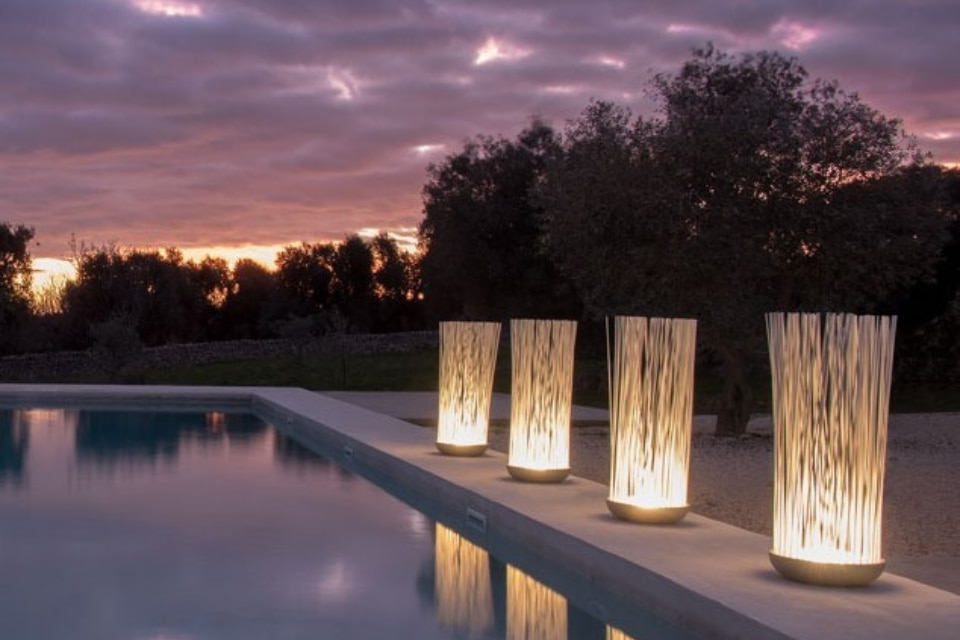 The right atmosphere for any outdoor space: poolside lighting