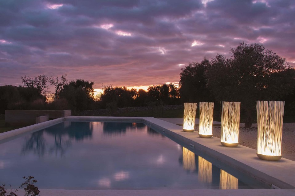 karman-dont-touch-outdoor-decorative-lamps-pool