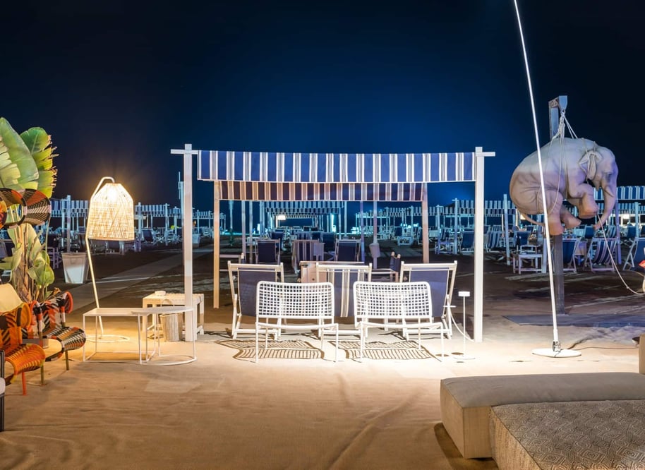 Illuminazione locali sul mare, Karman illumina Maitó: scopri il progetto