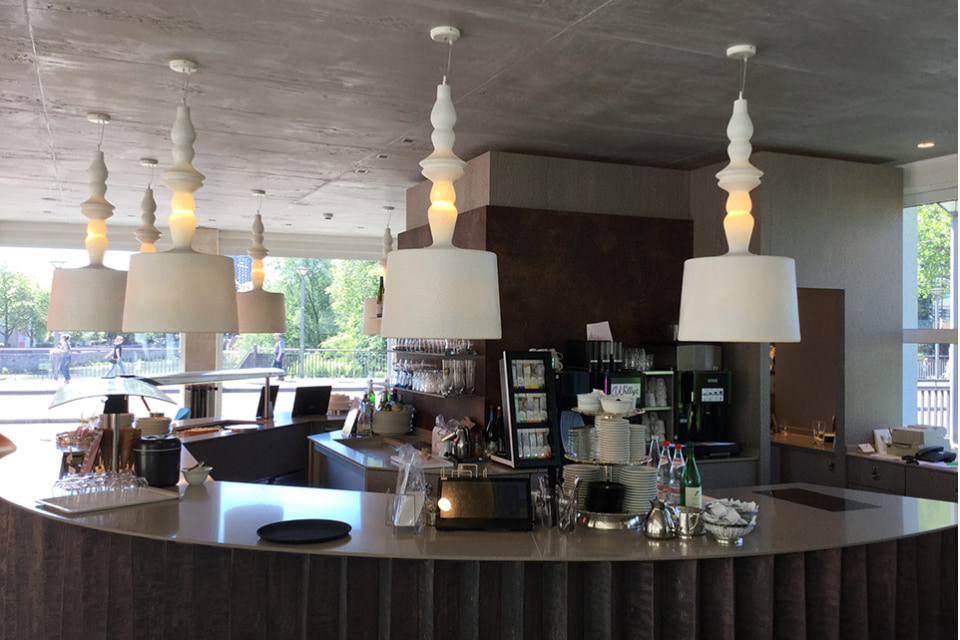 Restaurant lighting: lamps to choose from for the bar counter. Alì e Babà