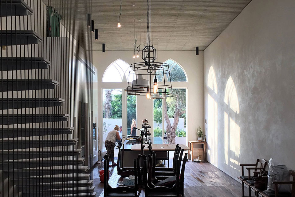 Design e suggestioni luminose in una casa contemporanea: il progetto Andermann Sisma