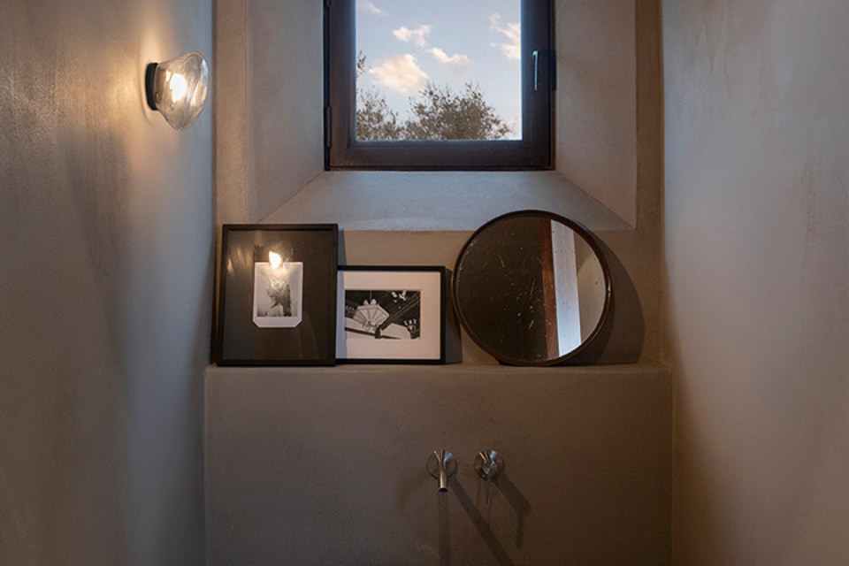 Types of indoor lighting. Wall lamps: Agua by Karman