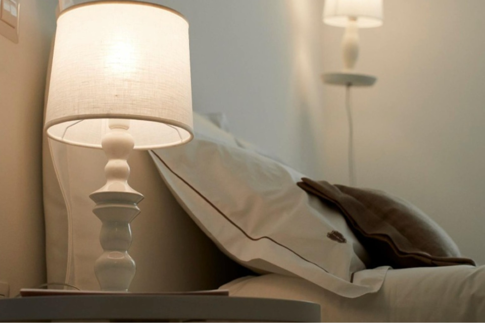Wall lamp or chandelier? How to choose home lighting: Alì e Babà