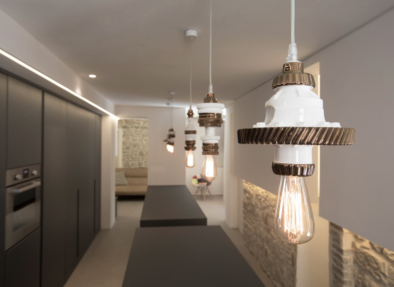 La casa si illumina e si trasforma con il lampadario moderno - Arredi Alvaro
